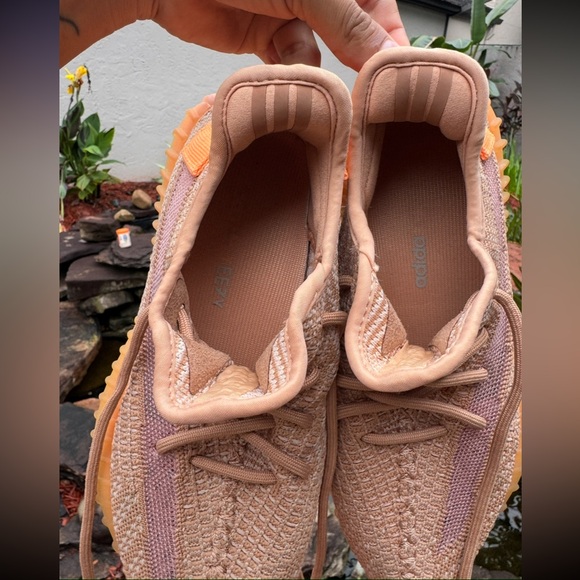 Orange Yeezys tennis’s shoes - Picture 3 of 4
